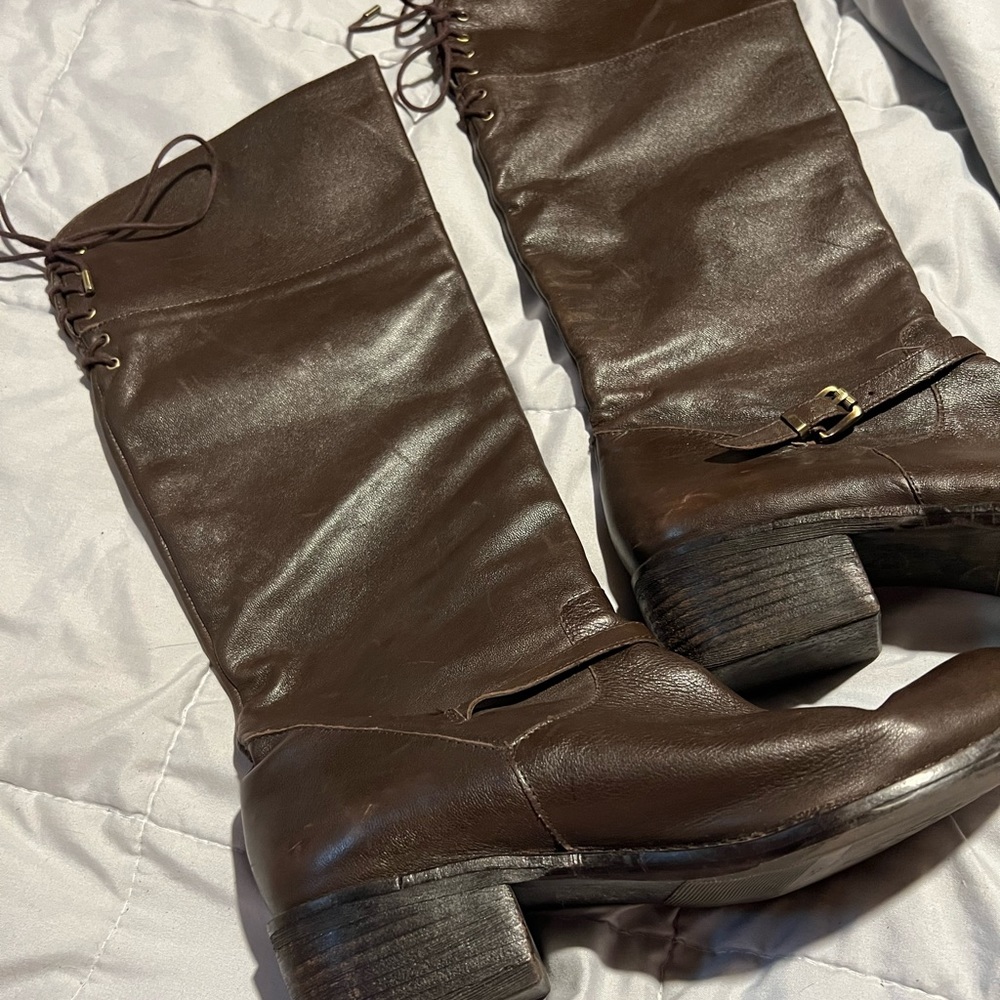 BCBG leather boots size 8.5 womens